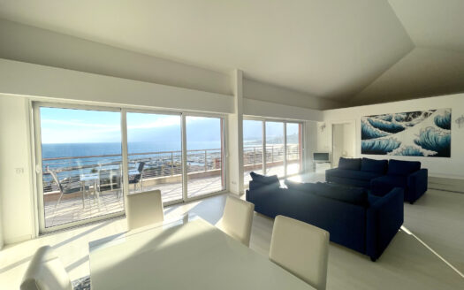 4 PIECES DERNIER ETAGE A MENTON GARAVAN