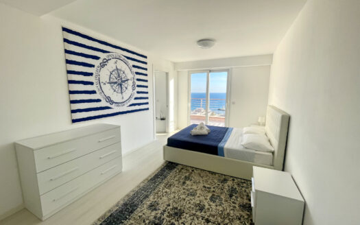 4 PIECES DERNIER ETAGE A MENTON GARAVAN