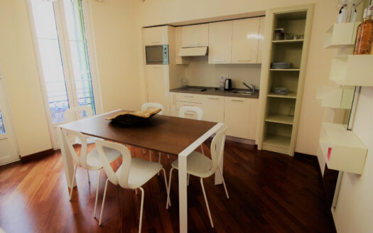 2 PIECES RUE PIETONNE