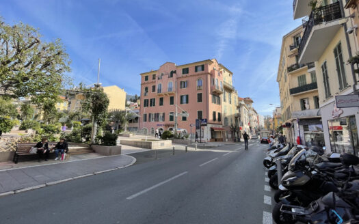 Petit local commercial en plein centre-ville de Menton