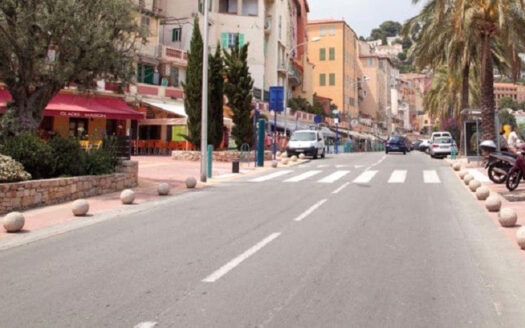 RESTAURANT AVEC TERRASSE AUX PIEDS DE LA VIEILLE VILLE DE MENTON