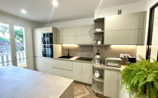 GRAND 3 PIÈCES 94 M² CENTRE VILLE