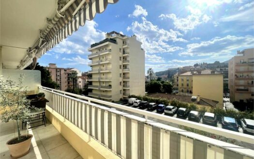 GRAND 3 PIÈCES 94 M² CENTRE VILLE