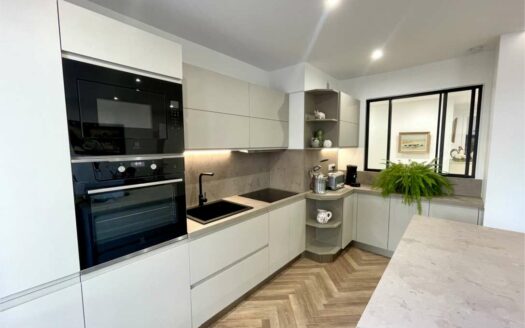 GRAND 3 PIÈCES 94 M² CENTRE VILLE